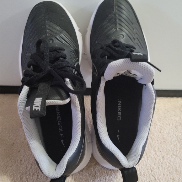 Nike Women's - Picture 2 of 5